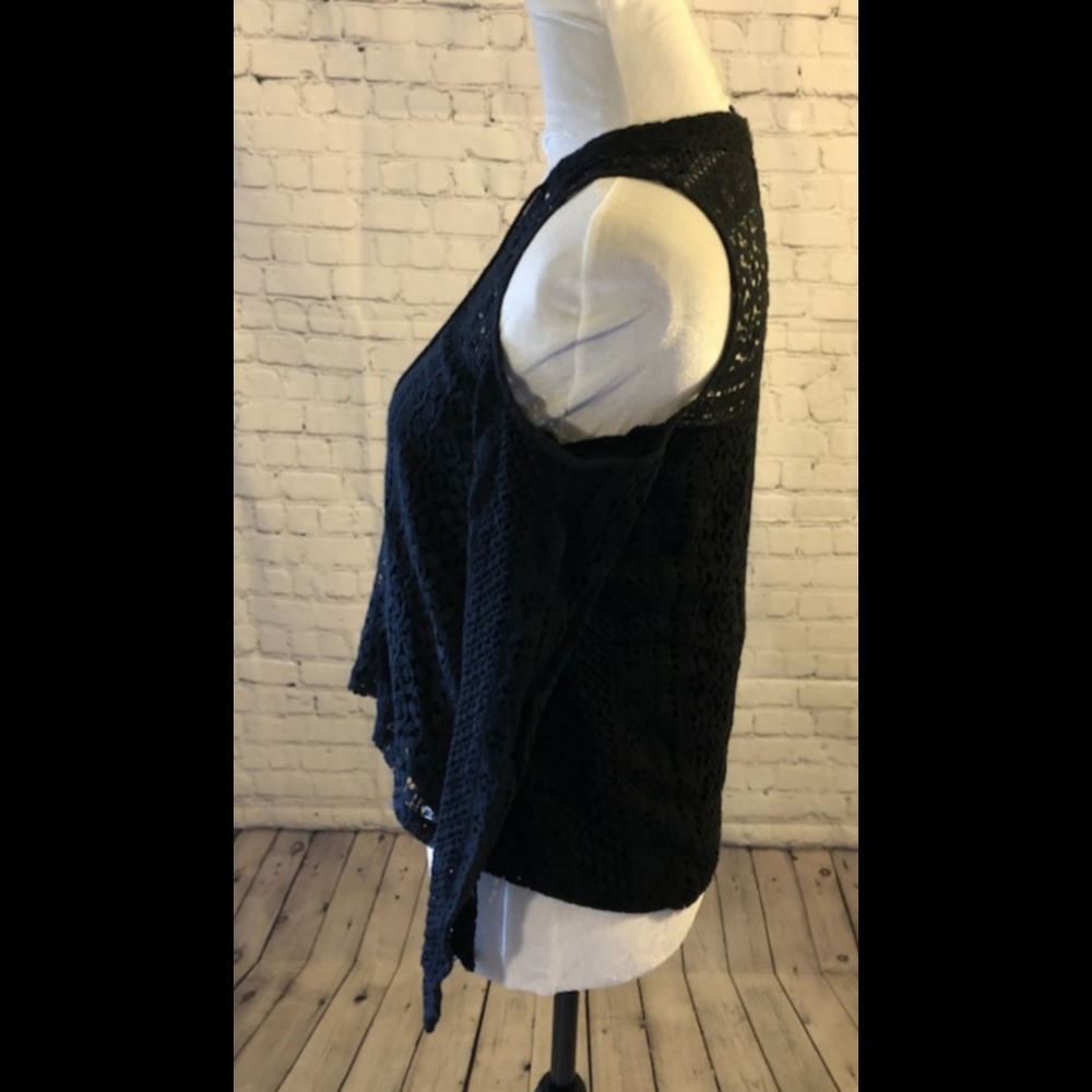 EUC Hollister black lacy cold shoulder top - XS - Picture 3 of 6